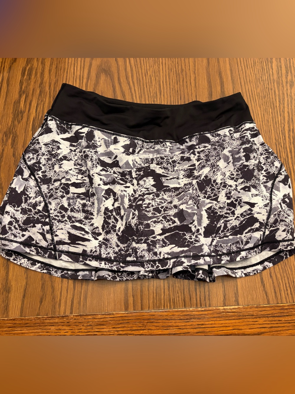 lululemon athletica Black & White Marble-Print Skater Skort